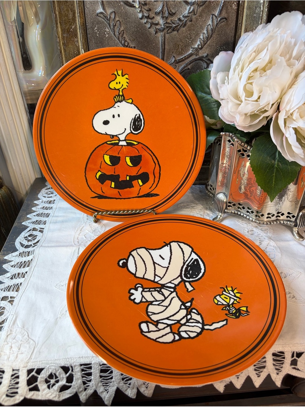 Pottery Barn kids Snoopy and Woodstock mummy melamine plates